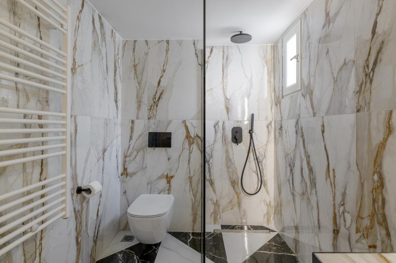 Meno Suite with Private Terrace - Jaccuzzi, Acropolis View Atene Esterno foto